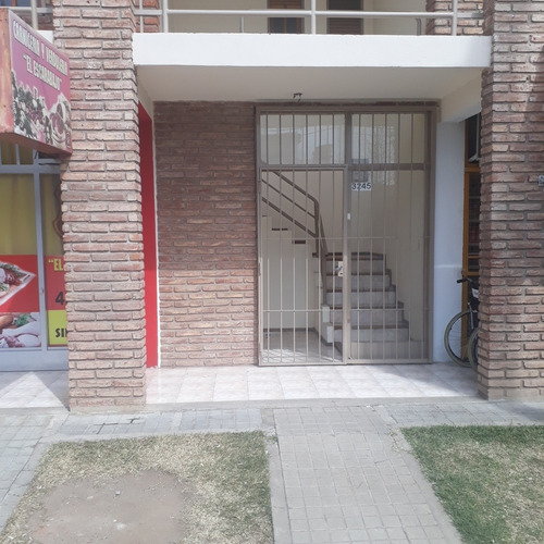 Vendo 2 Locales + 2 Departamentos.
