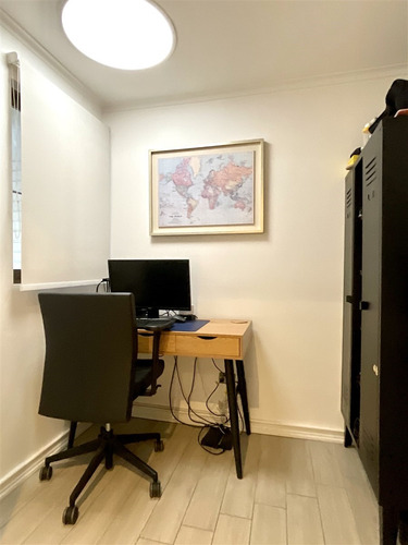 Casa En Venta De 4 Dorm. Remodelada En Las Condes