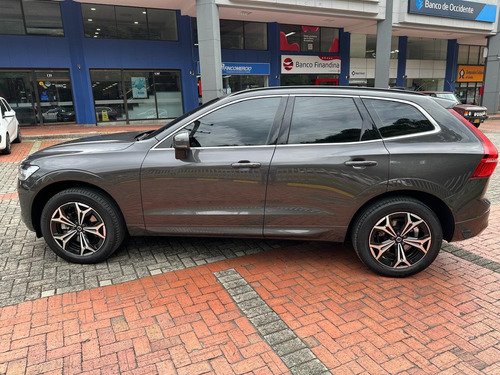 Volvo XC60 2.0 B5 Momentum Hybrida At 4x4