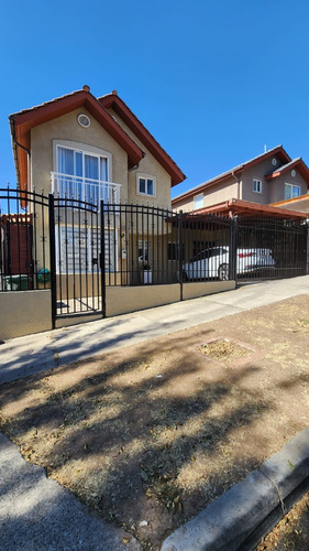 Casa De Dos Pisos Sector Residencial Maria Del Peñon
