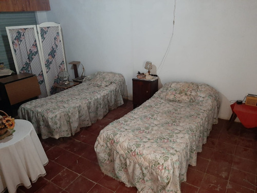 Imagen 8 de 9 de Casa 3 Ambientes Con Jardin Sobre Lote De 200 M2 A Reciclar