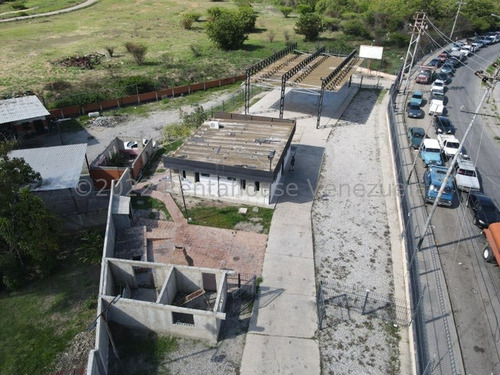 % Raiza Suarez Vende Lote De Terreno Con Galpon Av Las Industrias Barquisimeto, 2 4 1 7 0 3 6, Con 2606m2 Oficinas Deposito Estacionamiento Contactame Por Favor...!!!