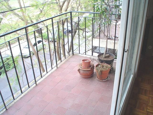 Monoambiente Con Balcón Corrido Al Frente - 2do. Piso Por Escalera