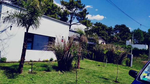 Casa En Venta 5 Ambientes Con Pileta: La Caleta