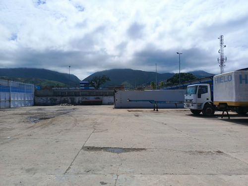 Terreno Catia La Mar. 3030mts. Todo Los Servicios.