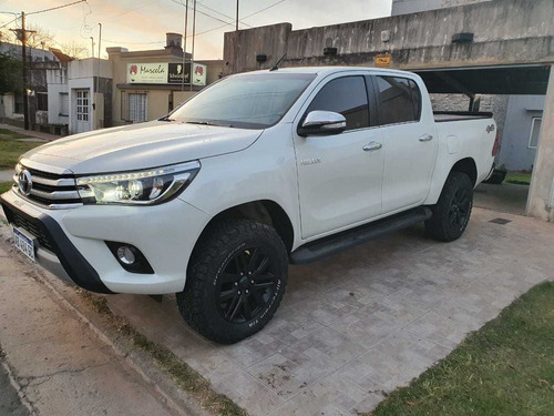Imagen 6 de 8 de Toyota Hilux 2.8 Cd Srx 177cv 4x4 At 2017