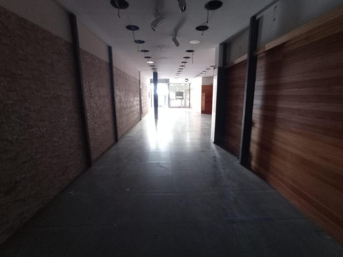 18 De Julio Esquina Cuareim, 300 M2 , 6 Mts De Frente , Excelente Estado !!