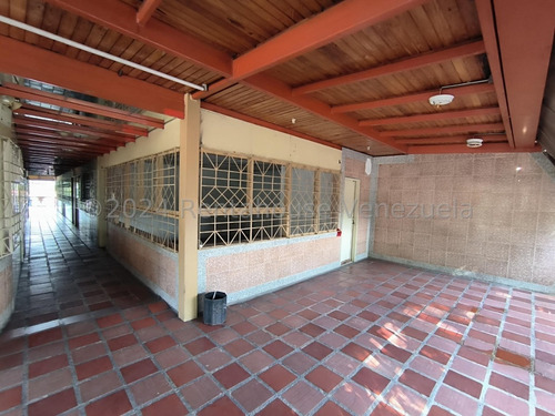 Mini Centro Comercial En Venta En La Mora I 24-29093 Irrr