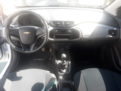 Imagen 12 de 14 de Chevrolet Onix Joy Ls Con Gnc
