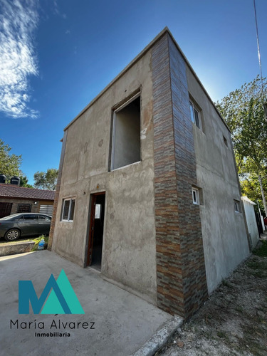 Venta Duplex En Mar Del Tuyu, Ubicado En Zona Centrica, Calle 73 Nro. 685, La Costa