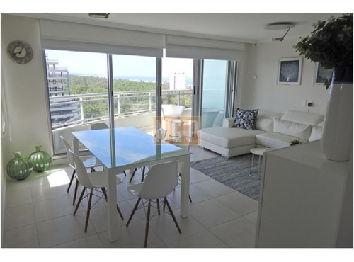 Imagen 11 de 30 de En Exclusividad Departamento De Metraje De 2 Dormitorios Transformado En Loft Roosevelt, Punta Del Este Piso Alto Con Vista Al Mar!