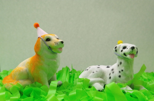 Imagen 2 de 3 de Pack X2 Animales De Felpa Con Bonete Perro Deco Tortas