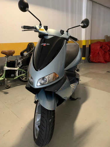 Imagem 1 de 7 de Aprilia Area 51