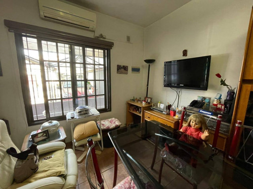 Imagen 2 de 14 de Venta -dpto Tipo Casa Con Cochera Y Patio - Lanús