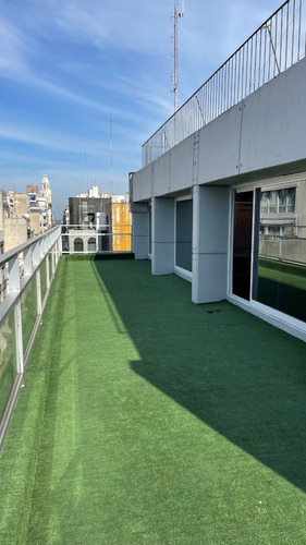 Oficina Con Una Terraza Increible Con Vista Despejada, En La Calle Misiones