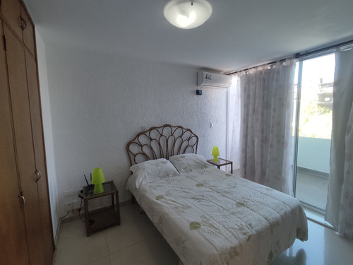 Apartamento Frente Al Mar En Playa Moreno Y Con Acceso Privado A La Playa
