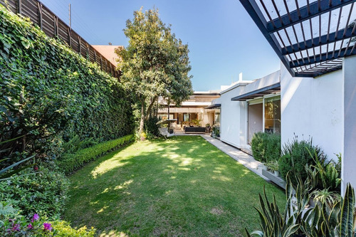 Imagen 8 de 24 de Extraordinaria Casa En Venta Y Renta Con Jardín En Lomas De