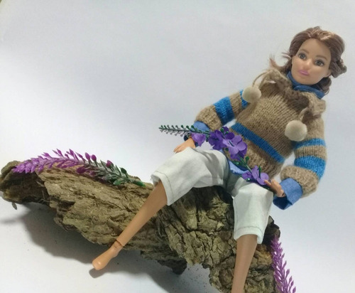 Imagen 5 de 5 de Conjunto Para Barbie , Suéter ,camisa Y Pantalón De Muñeca.