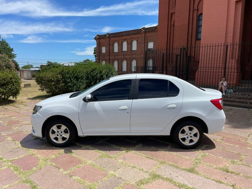 Imagen 10 de 18 de Renault Logan 2015 1.6 Privilége (( Gl Motors )) Financiamos