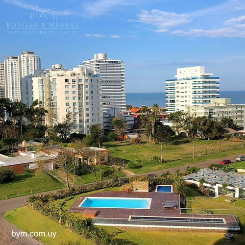 Torre Esmeralda, Unidad Central Al Frente, 2 Dormitorios, 2 Baños, Garage