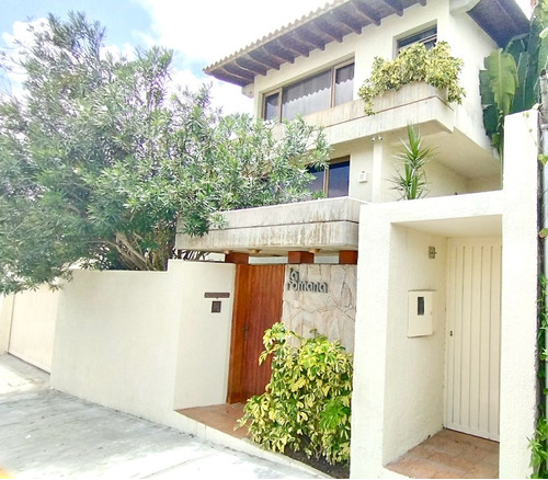 Vendo Casa 432m2 5h/6b/4p Los Naranjos 4302