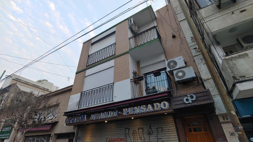 Departamento Al Frente De 2 Dormitorios En Venta - Calle 4 E/49 Y 50 - La Plata