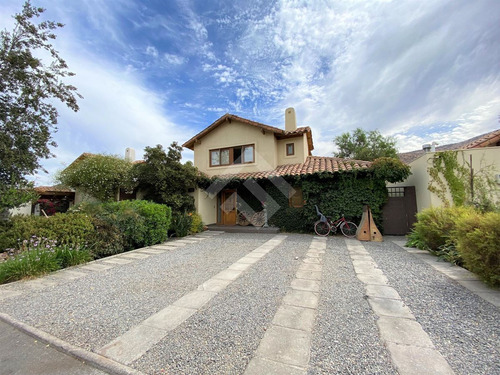 Casa En Venta De 3 Dorm. En Colina - Piedra Roja
