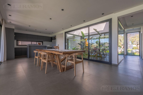 Impecable Casa Con Hermosa Vista A Laguna En Canton Norte - Escobar - Pg