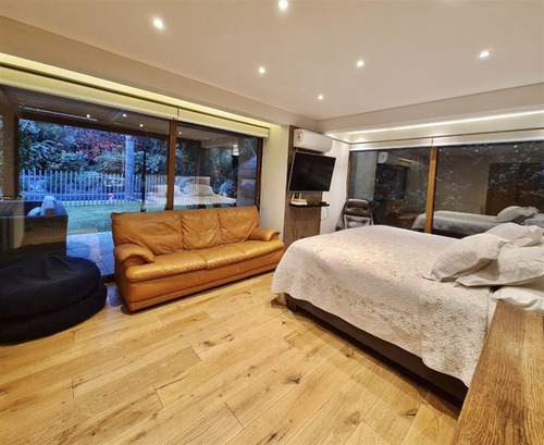 Casa En Venta De 4 Dorm. En Lo Barnechea