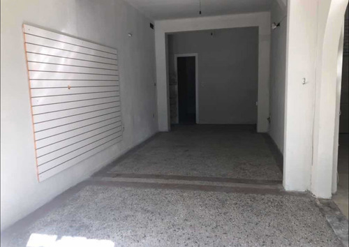 Local Comercial En General Flores 17000
