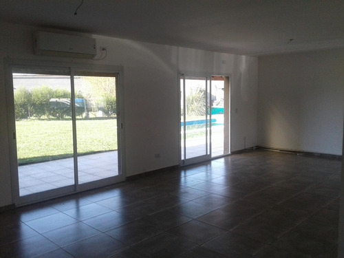 Imagen 20 de 30 de Casa 4 Ambientes + Lava/dependencia Pileta Galeria Calidad!
