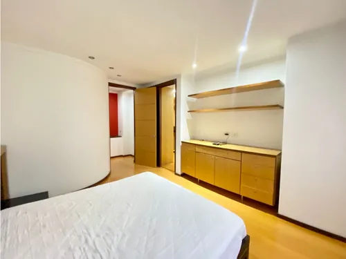 Chico Reservado, Apto Duplex Con Excelentes Acabados
