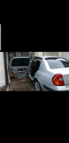 Imagem 5 de 6 de Renault Clio Sedan 2005
