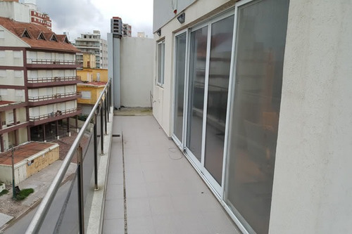Imagen 8 de 21 de Depto Sobre Av. Bs As Amplio Balcón Terraza Con Parrilla Y Pileta De Lavar Vista Al Mar