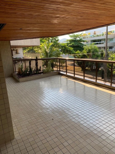 Apartamento À Venda Na Avenida Genaro De Carvalho, Recreio Dos Bandeirantes, Rio De Janeiro - Rj - Liv-11895