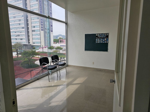 Local Comercial Acondicionado Para Escuela O Consultorios En Garza Sada