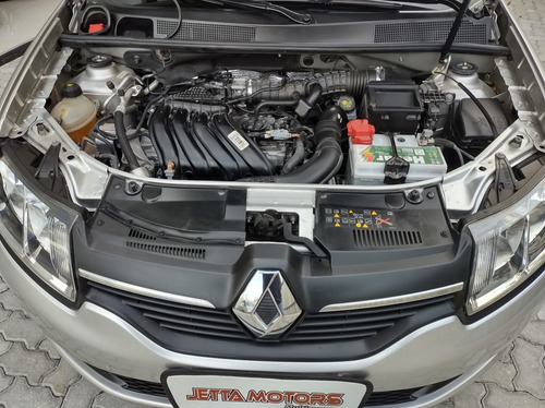 Imagem 10 de 12 de Renault Sandero 2017 1.6 Expression Hi-power 5p