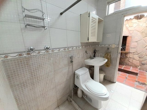Imagen 19 de 30 de * Casas En Venta * En Avenida Libertador Barquisimeto , Lara Codigo # 23-6028 Mas Informacion :: 412 - 1498654 , Katty Vasquez Rentahouse Co.