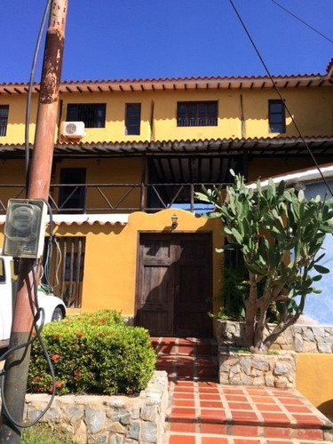 Townhouse En Conjunto Rompe Olas, El Tirano Ic-00005