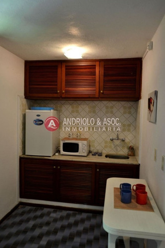 Casa De 5 Dormitorios Y Piscina En Zona De Cantegril- Ref: 4334