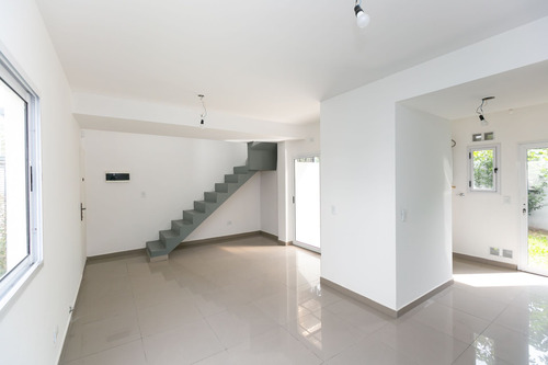 Venta Duplex Casa C/ Patio Cochera - Permuta