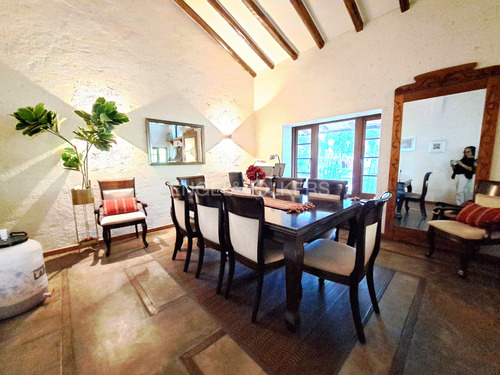 Amplios Espacios. Casa Chilena En Chicureo
