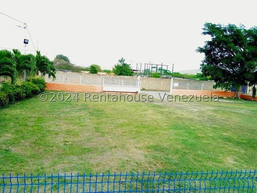 Dayana Saez Vende Hermosa Granja En Zona Privilegiada Con Los Servicios Básicos Constantes, Un Lugar Gastronómico Con Ambientes Campestres Y Tranquilos Que Podrás Disfrutar Junto A Tu Familia.