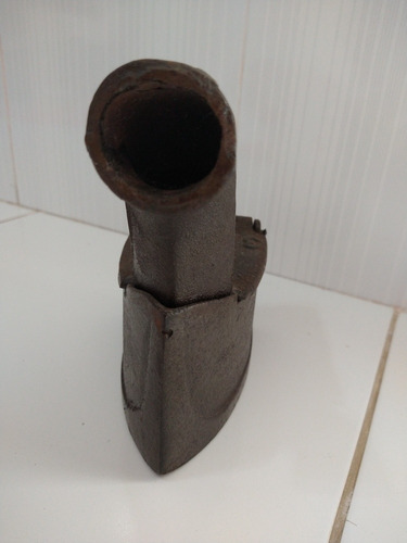 Ferro De Passar Roupa Antigo (Usado)