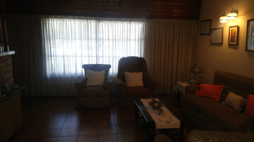 Imagen 12 de 14 de Chalet Amplio,buena Ubicación,jardin,varela Centro