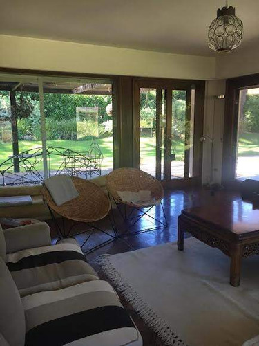 Casa En Alquiler De 3 Dormitorios C/ Cochera En Lugano