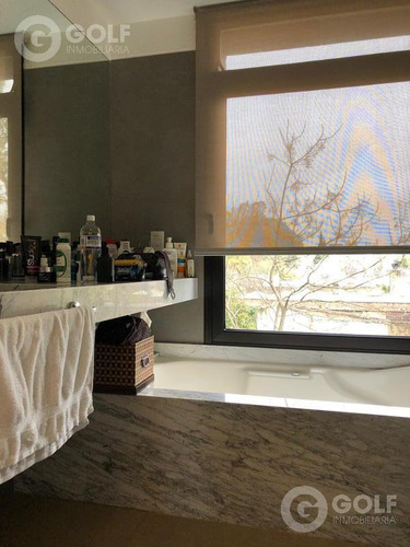 Vendo O Alquilo Apartamento De 3 Dormitorios Con 2 Garajes, Área De Playroom Exclusiva, Carrasco
