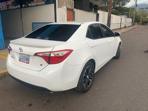 Imagen 3 de 8 de Toyota Corolla S Blindado