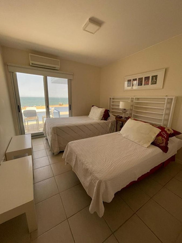 Imagen 15 de 19 de Apartamento En Alquiler De 2 Dormitorios En Frente Al Mar