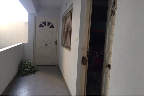Imagen 1 de 13 de Venta De Departamento En La Tablada 2 Ambientes